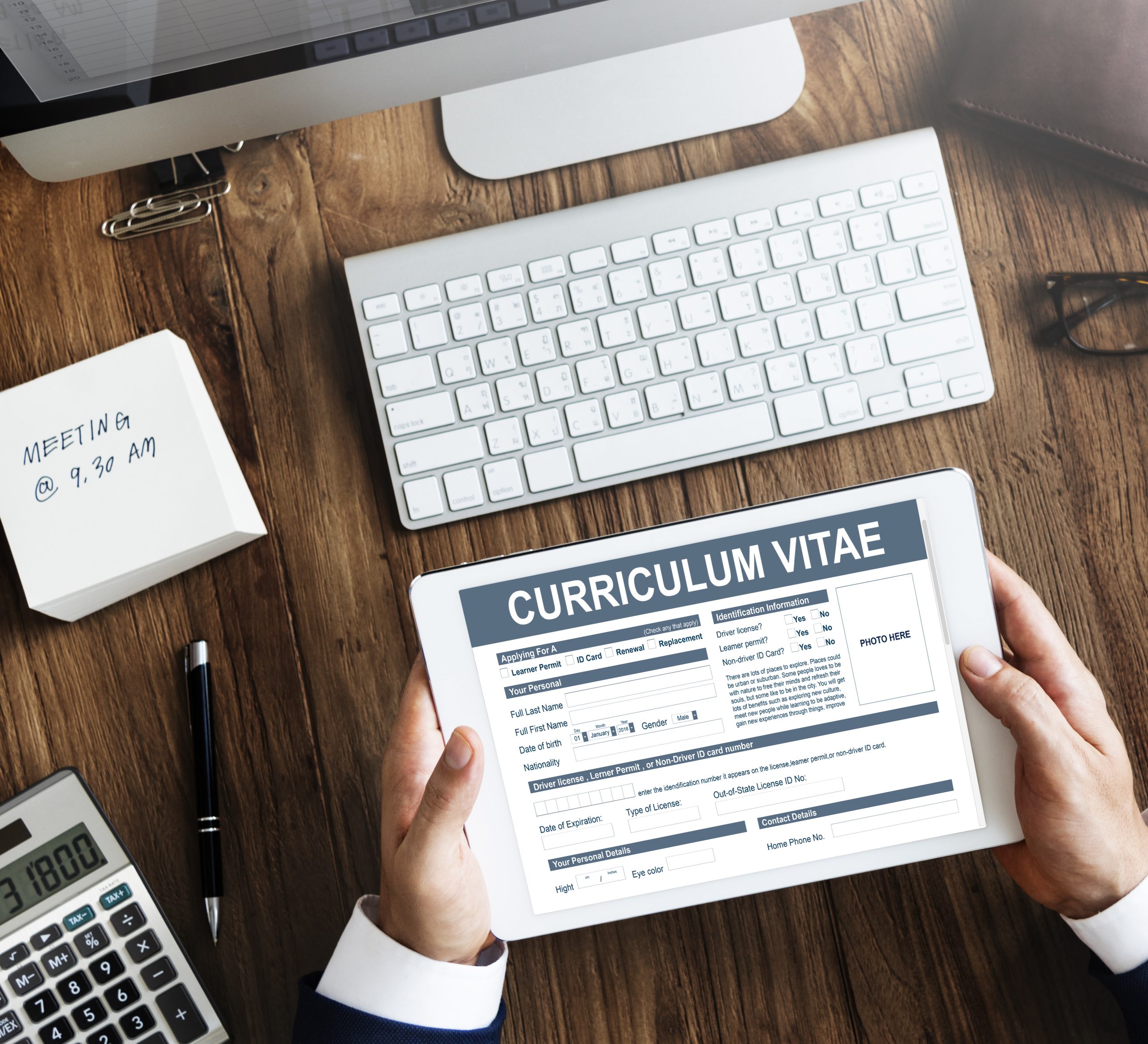 Crée un CV percutant et attire les recruteurs